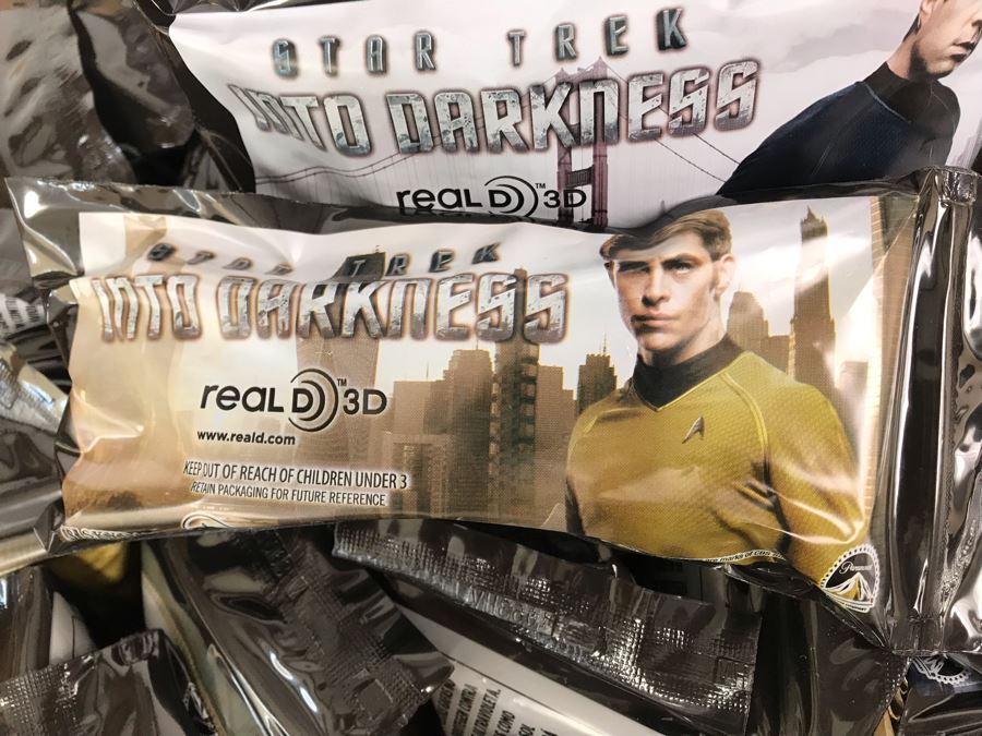 New 2013 Star Trek Into The Darkness Cardboard Movie Display For Displaying 3D Glasses And Box Of New Kirk, Spock & Uhura 3D Eyewear Glasses Approximately 120 Glasses [Photo 8]