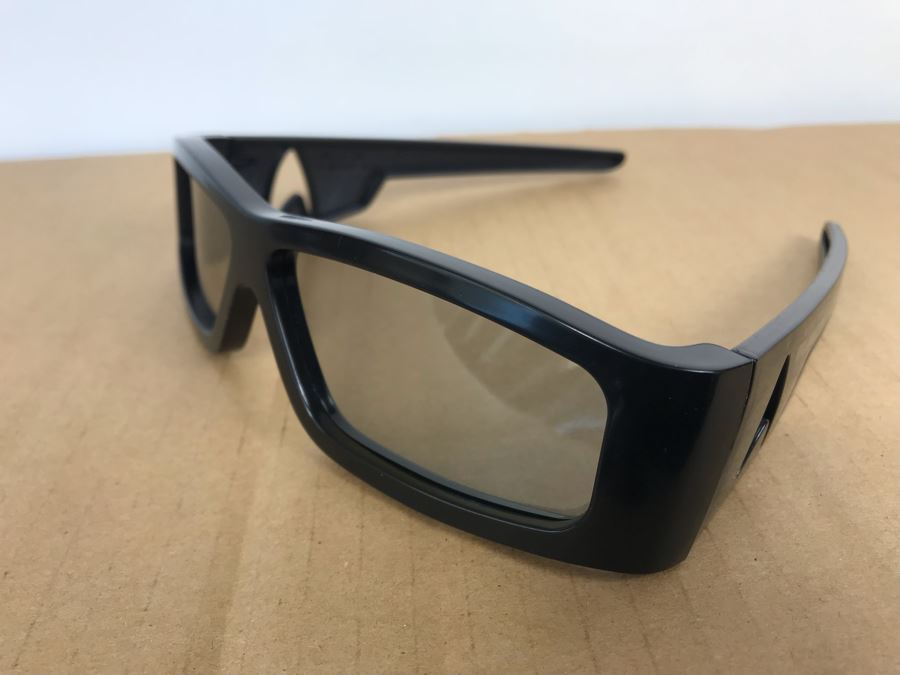 New 2013 Star Trek Into The Darkness Cardboard Movie Display For Displaying 3D Glasses And Box Of New Kirk, Spock & Uhura 3D Eyewear Glasses Approximately 120 Glasses [Photo 13]