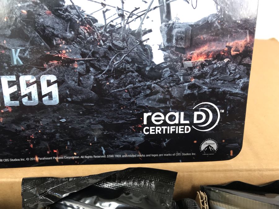 New 2013 Star Trek Into The Darkness Cardboard Movie Display For Displaying 3D Glasses And Box Of New Kirk, Spock & Uhura 3D Eyewear Glasses Approximately 120 Glasses [Photo 10]