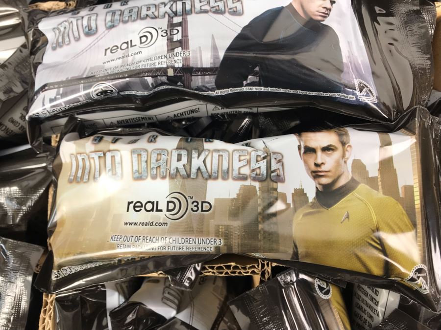 New 2013 Star Trek Into The Darkness Cardboard Movie Display For Displaying 3D Glasses And Box Of New Kirk, Spock & Uhura 3D Eyewear Glasses Approximately 120 Glasses [Photo 12]