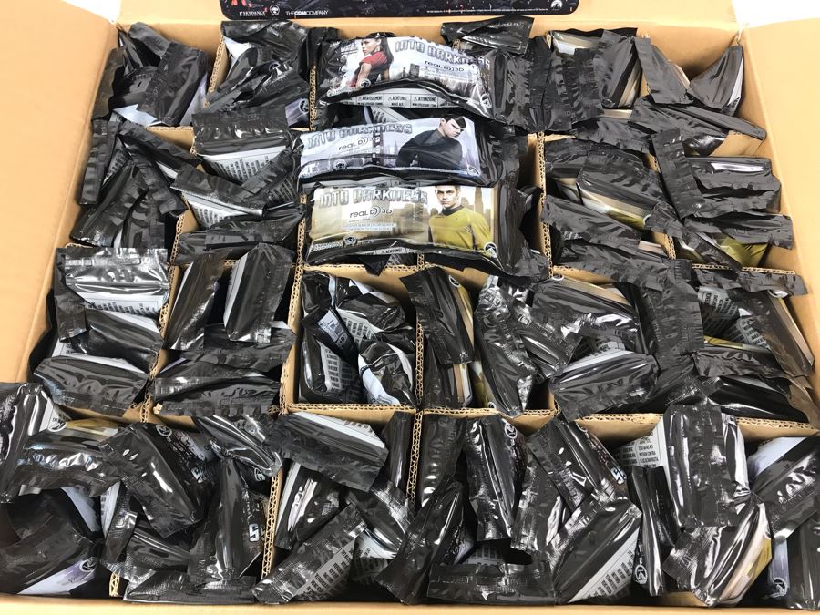 New 2013 Star Trek Into The Darkness Cardboard Movie Display For Displaying 3D Glasses And Box Of New Kirk, Spock & Uhura 3D Eyewear Glasses Approximately 120 Glasses [Photo 15]