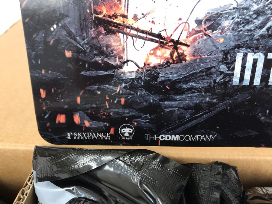 New 2013 Star Trek Into The Darkness Cardboard Movie Display For Displaying 3D Glasses And Box Of New Kirk, Spock & Uhura 3D Eyewear Glasses Approximately 120 Glasses [Photo 9]