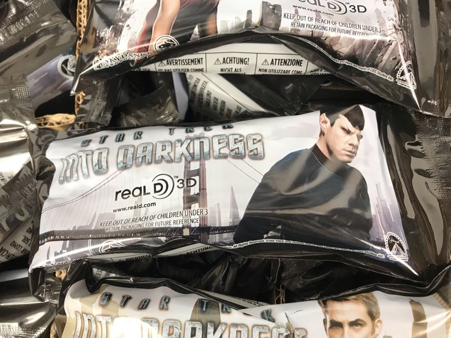 New 2013 Star Trek Into The Darkness Cardboard Movie Display For Displaying 3D Glasses And Box Of New Kirk, Spock & Uhura 3D Eyewear Glasses Approximately 120 Glasses [Photo 13]