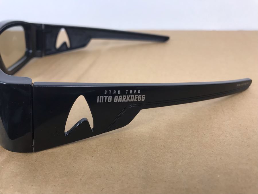 New 2013 Star Trek Into The Darkness Cardboard Movie Display For Displaying 3D Glasses And Box Of New Kirk, Spock & Uhura 3D Eyewear Glasses Approximately 120 Glasses [Photo 17]
