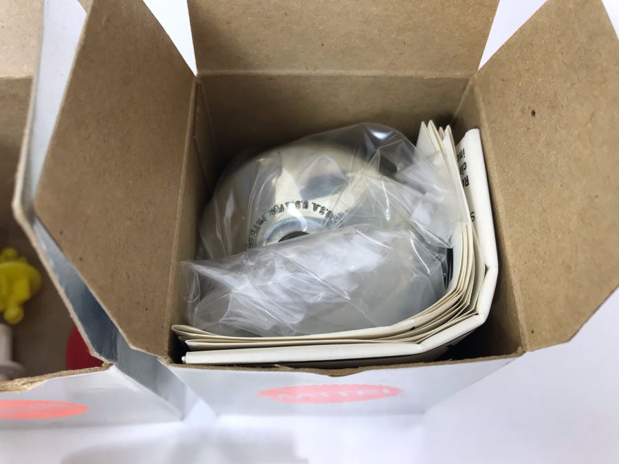 Pair Of New Twenty-Fifth Year Anniversay Mattel Wizzzer Toys - World's Wildest Whirler [Photo 11]