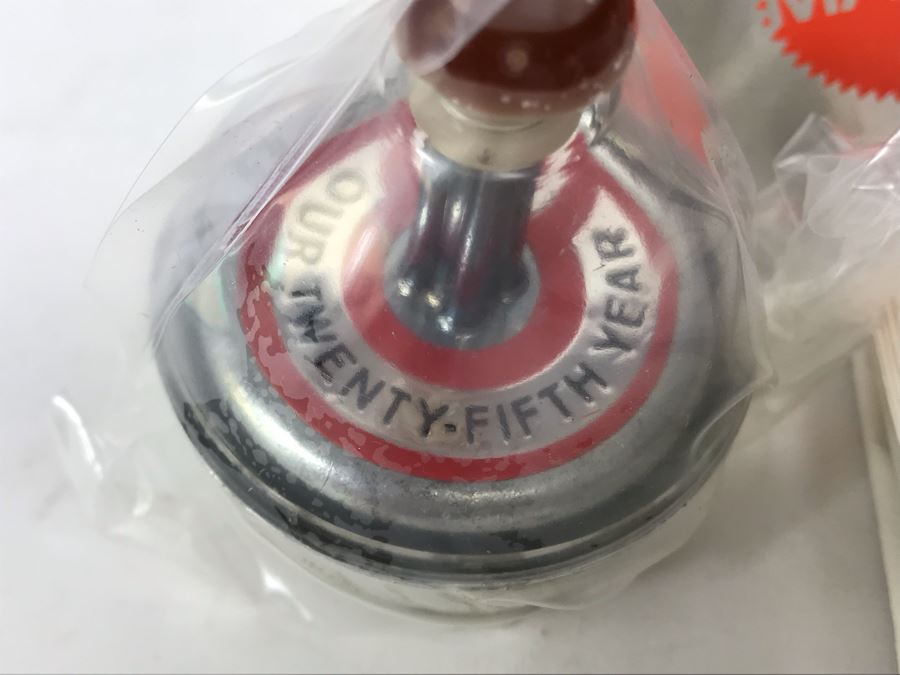 Pair Of New Twenty-Fifth Year Anniversay Mattel Wizzzer Toys - World's Wildest Whirler [Photo 8]