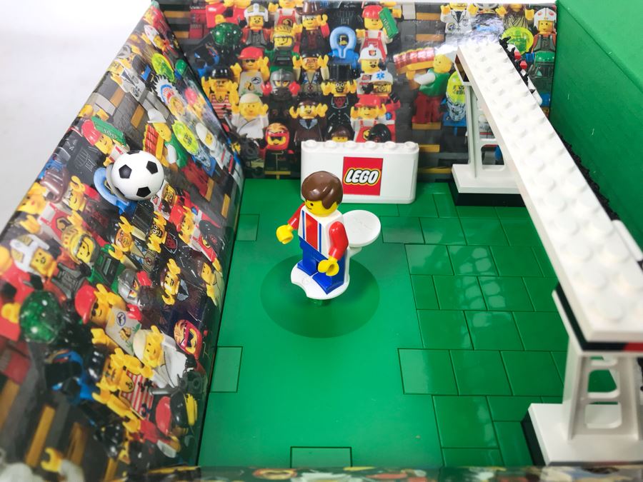 Pair Of Exclusive LEGO 2000 Soccer Samples [Photo 16]