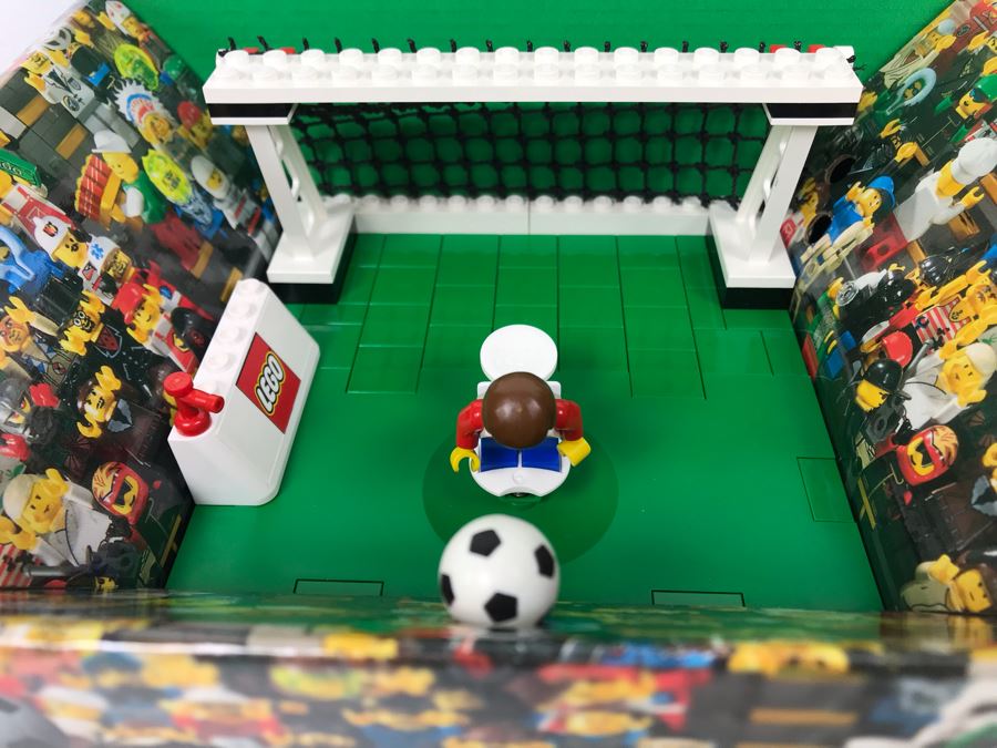 Pair Of Exclusive LEGO 2000 Soccer Samples [Photo 8]