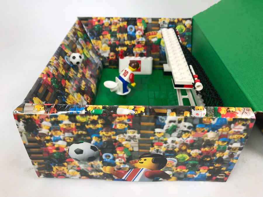 Pair Of Exclusive LEGO 2000 Soccer Samples [Photo 14]
