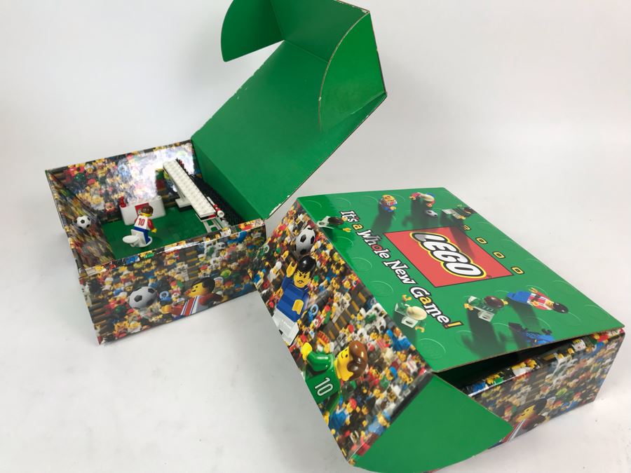Pair Of Exclusive LEGO 2000 Soccer Samples [Photo 24]