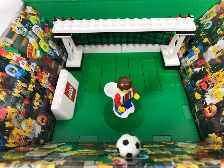 Pair Of Exclusive LEGO 2000 Soccer Samples [Photo 15]