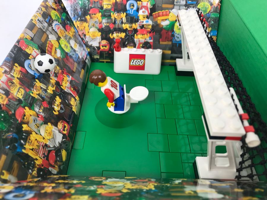 Pair Of Exclusive LEGO 2000 Soccer Samples [Photo 9]
