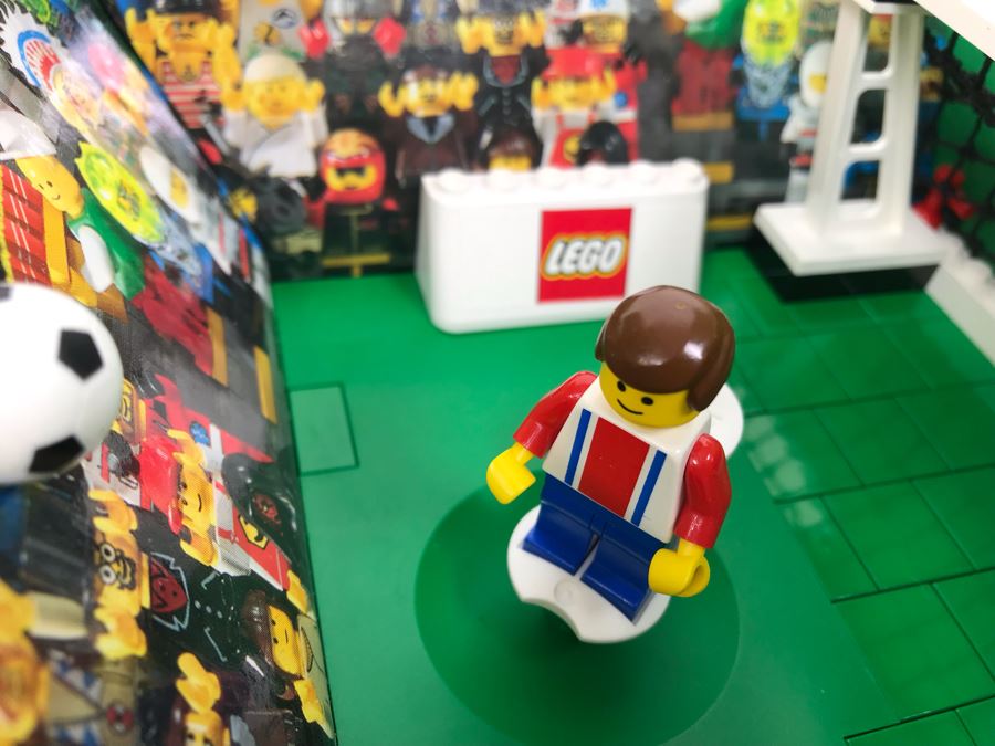 Pair Of Exclusive LEGO 2000 Soccer Samples [Photo 19]