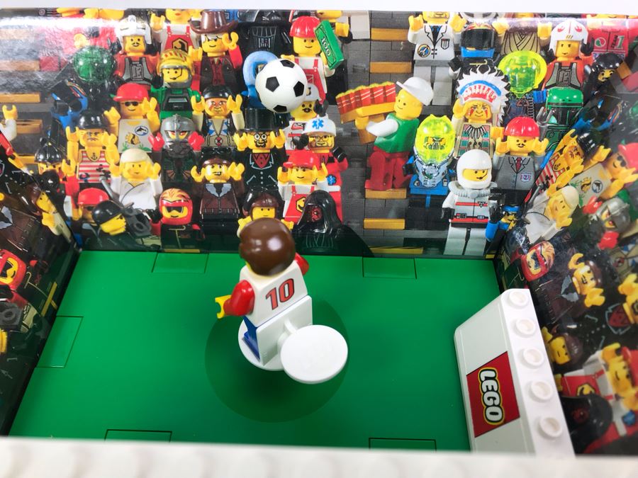 Pair Of Exclusive LEGO 2000 Soccer Samples [Photo 22]