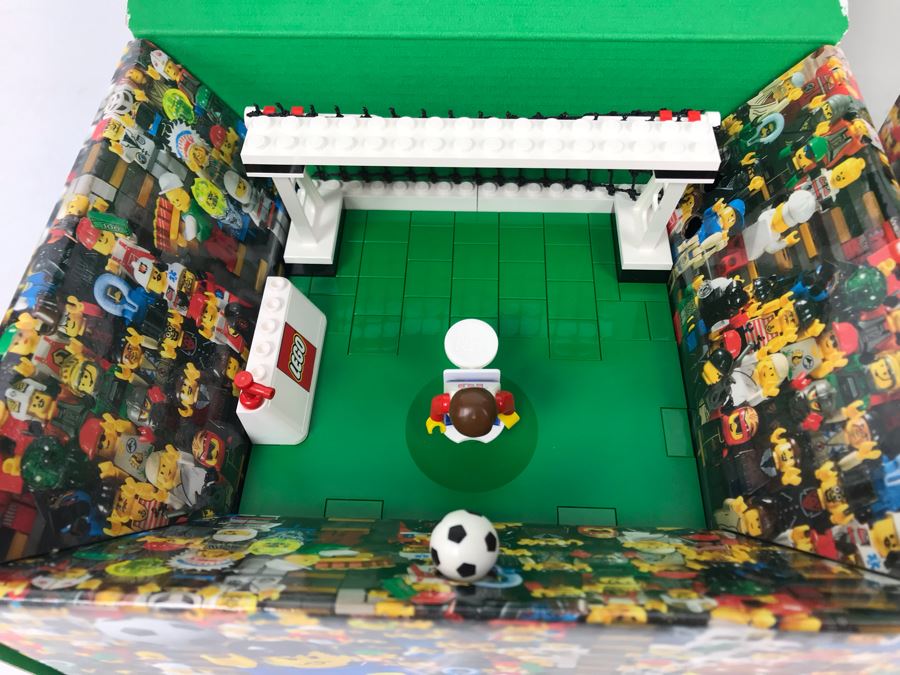 Pair Of Exclusive LEGO 2000 Soccer Samples [Photo 7]