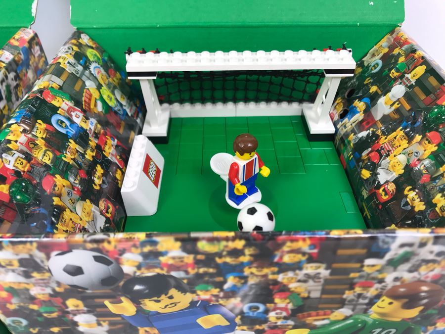 Pair Of Exclusive LEGO 2000 Soccer Samples [Photo 6]