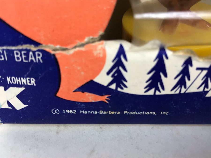 Vintage 1962 Kohner Yogi Bear & Cindy Push Button Puppets New In Damaged Box [Photo 6]