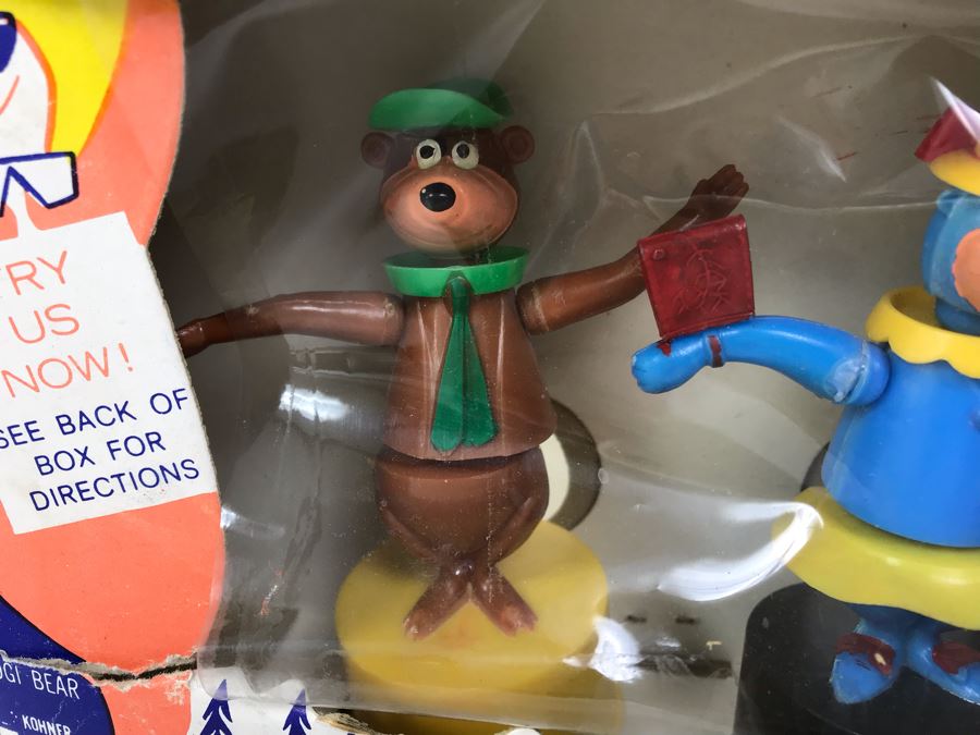 Vintage 1962 Kohner Yogi Bear & Cindy Push Button Puppets New In Damaged Box [Photo 3]
