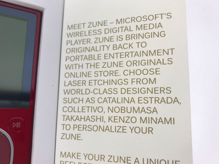 Vintage 2007 New Microsoft Zune Originals 8GB Device Wireless Digital Media Player Red [Photo 8]