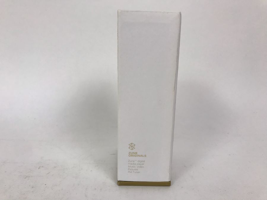 Vintage 2007 New Microsoft Zune Originals 8GB Device Wireless Digital Media Player Red [Photo 3]