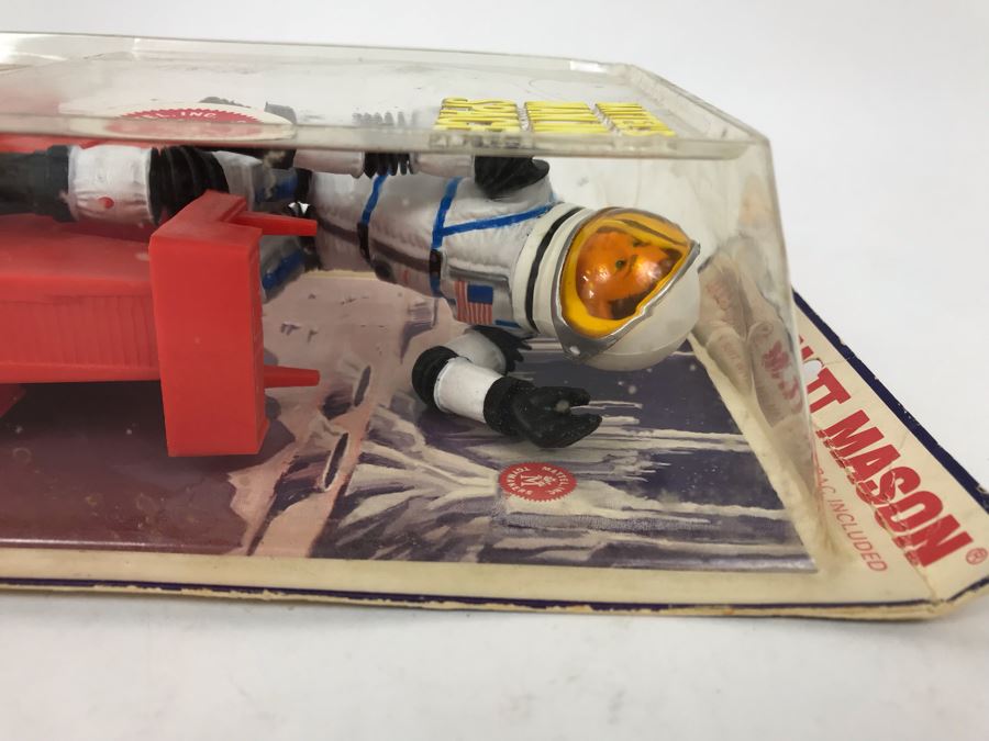 Vintage 1967 Mattel's Man In Space Major Matt Mason In Flexible Space Suit With Helmet Cat Trac Included In Damage Packaging [Photo 8]