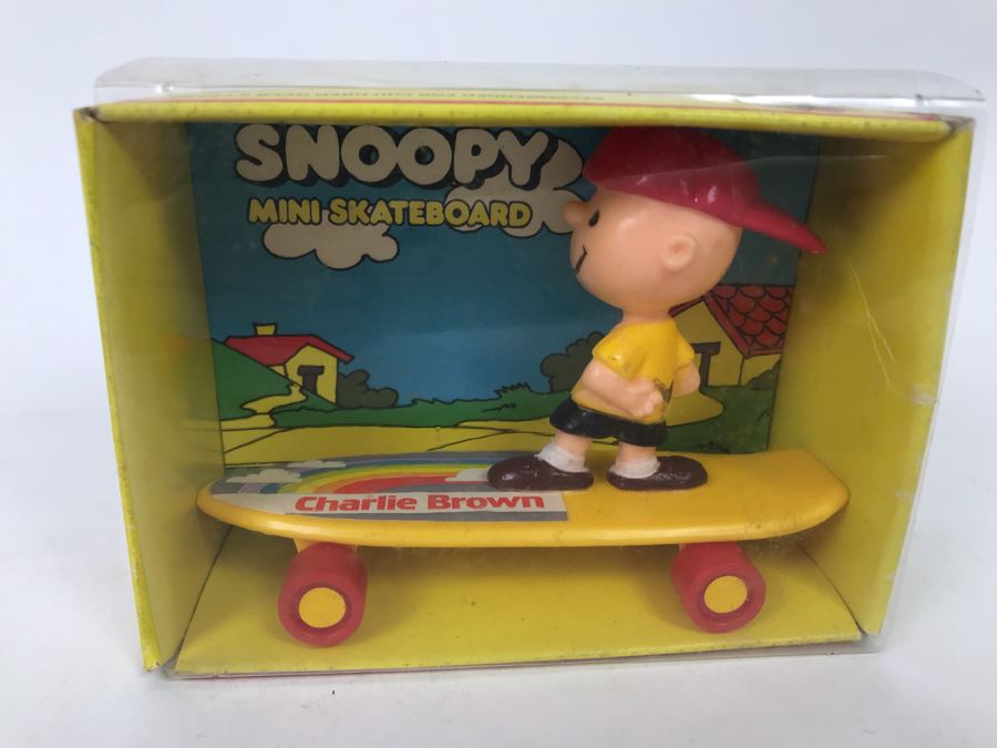 Vintage 1971 Snoopy Mini Skateboard Charlie Brown By Aviva Toy Co New In Box [Photo 1]
