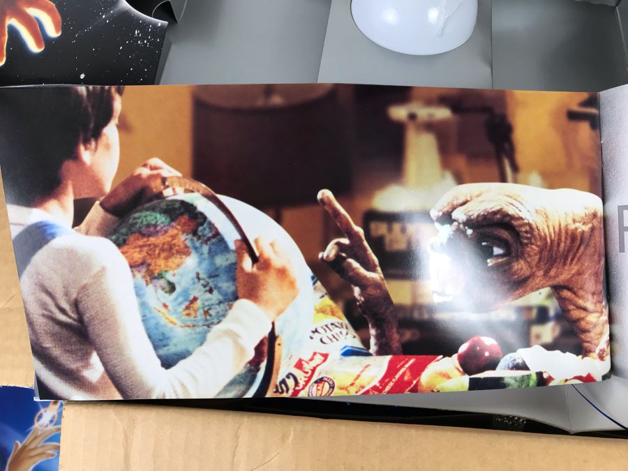 Exclusive E.T. Gift Box From Verizon To Client On The Major Re-Release Of E.T. The Extra Terrestrial With E.T. Coffee Cup And Collectible Movie Book - See Photos [Photo 32]