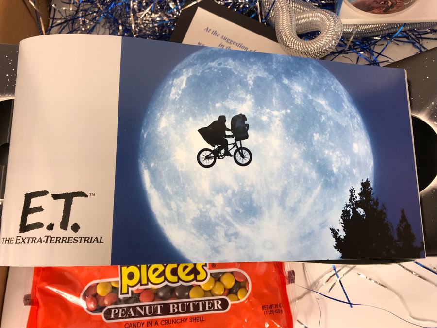 Exclusive E.T. Gift Box From Verizon To Client On The Major Re-Release Of E.T. The Extra Terrestrial With E.T. Coffee Cup And Collectible Movie Book - See Photos [Photo 7]