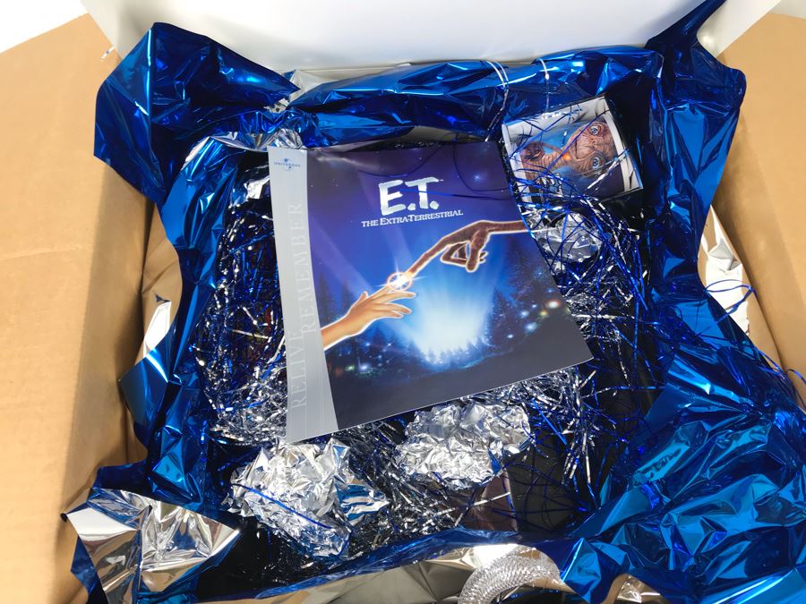 Exclusive E.T. Gift Box From Verizon To Client On The Major Re-Release Of E.T. The Extra Terrestrial With E.T. Coffee Cup And Collectible Movie Book - See Photos [Photo 14]