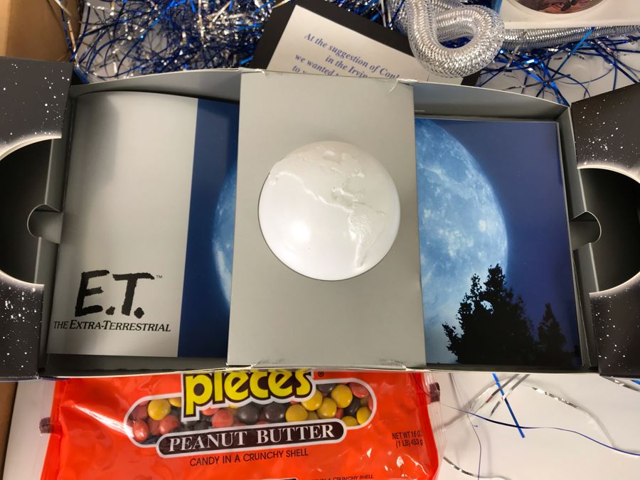 Exclusive E.T. Gift Box From Verizon To Client On The Major Re-Release Of E.T. The Extra Terrestrial With E.T. Coffee Cup And Collectible Movie Book - See Photos [Photo 5]