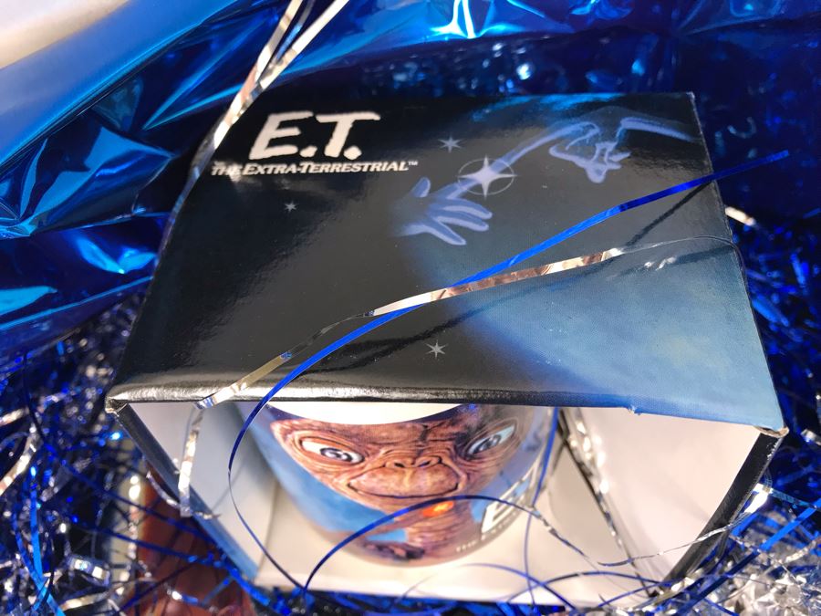 Exclusive E.T. Gift Box From Verizon To Client On The Major Re-Release Of E.T. The Extra Terrestrial With E.T. Coffee Cup And Collectible Movie Book - See Photos [Photo 10]