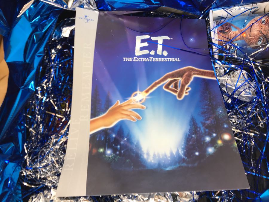 Exclusive E.T. Gift Box From Verizon To Client On The Major Re-Release Of E.T. The Extra Terrestrial With E.T. Coffee Cup And Collectible Movie Book - See Photos [Photo 15]