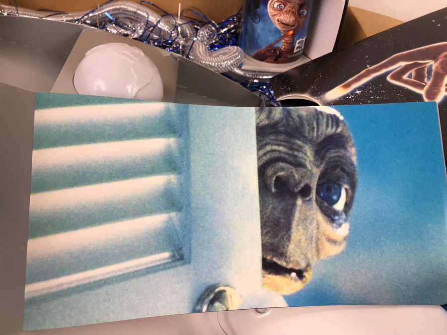 Exclusive E.T. Gift Box From Verizon To Client On The Major Re-Release Of E.T. The Extra Terrestrial With E.T. Coffee Cup And Collectible Movie Book - See Photos [Photo 27]