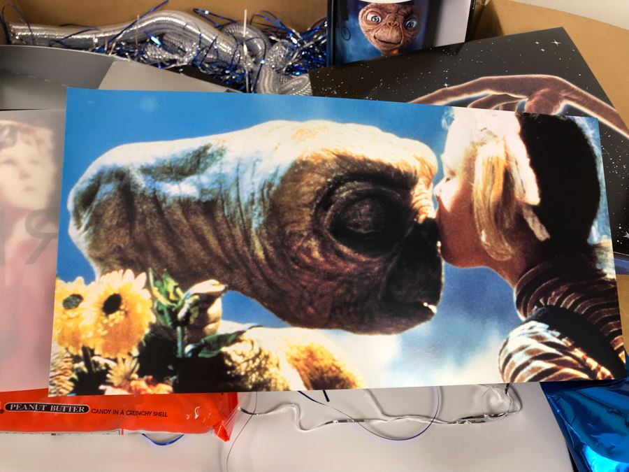 Exclusive E.T. Gift Box From Verizon To Client On The Major Re-Release Of E.T. The Extra Terrestrial With E.T. Coffee Cup And Collectible Movie Book - See Photos [Photo 37]