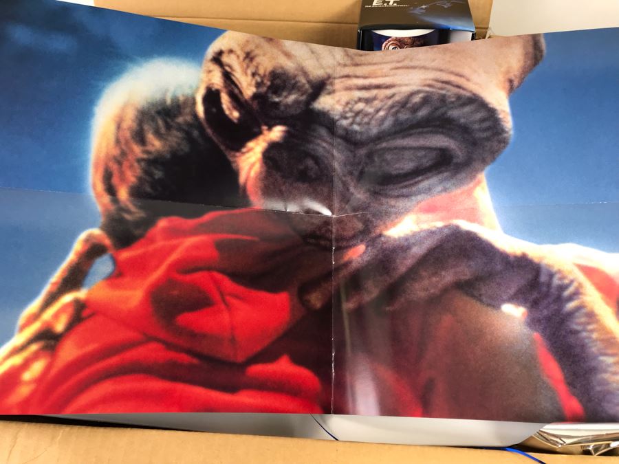 Exclusive E.T. Gift Box From Verizon To Client On The Major Re-Release Of E.T. The Extra Terrestrial With E.T. Coffee Cup And Collectible Movie Book - See Photos [Photo 31]