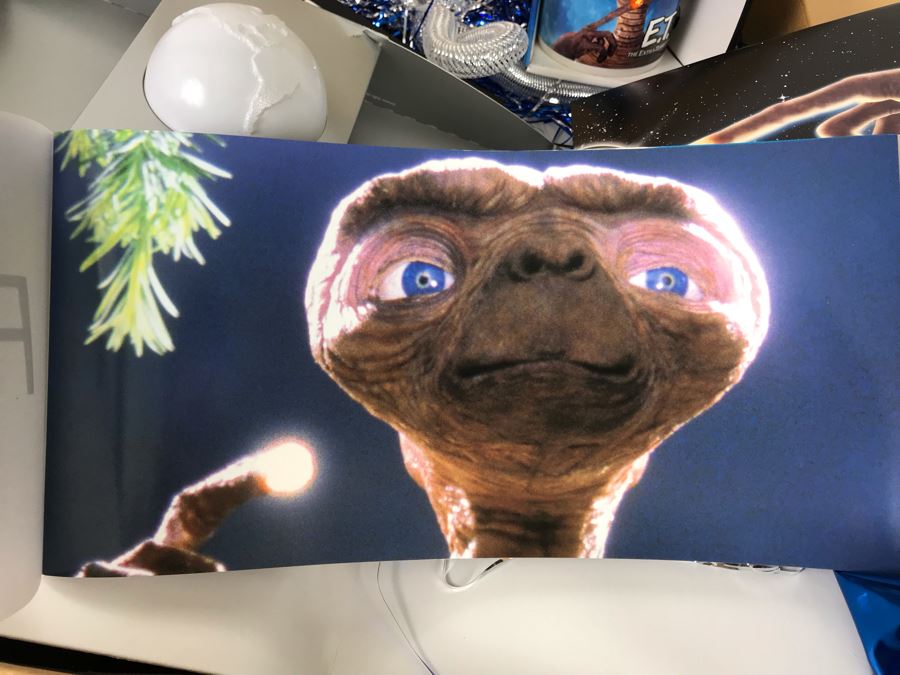Exclusive E.T. Gift Box From Verizon To Client On The Major Re-Release Of E.T. The Extra Terrestrial With E.T. Coffee Cup And Collectible Movie Book - See Photos [Photo 25]