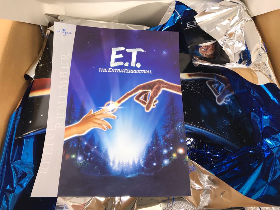 Exclusive E.T. Gift Box From Verizon To Client On The Major Re-Release Of E.T. The Extra Terrestrial With E.T. Coffee Cup And Collectible Movie Book - See Photos [Photo 42]