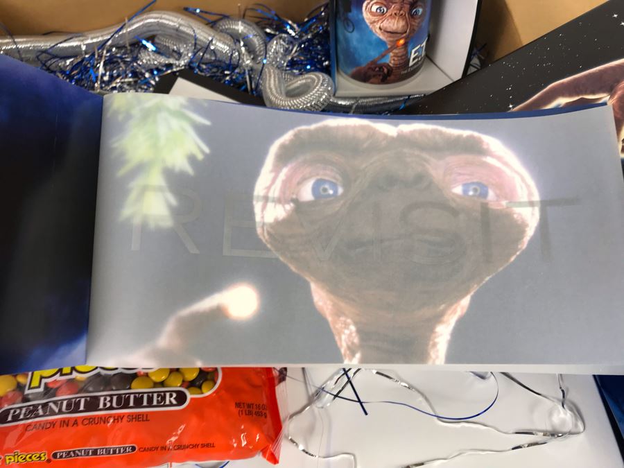 Exclusive E.T. Gift Box From Verizon To Client On The Major Re-Release Of E.T. The Extra Terrestrial With E.T. Coffee Cup And Collectible Movie Book - See Photos [Photo 24]