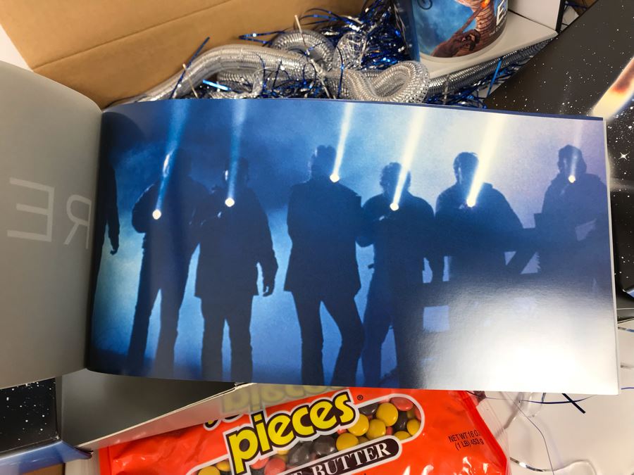 Exclusive E.T. Gift Box From Verizon To Client On The Major Re-Release Of E.T. The Extra Terrestrial With E.T. Coffee Cup And Collectible Movie Book - See Photos [Photo 22]