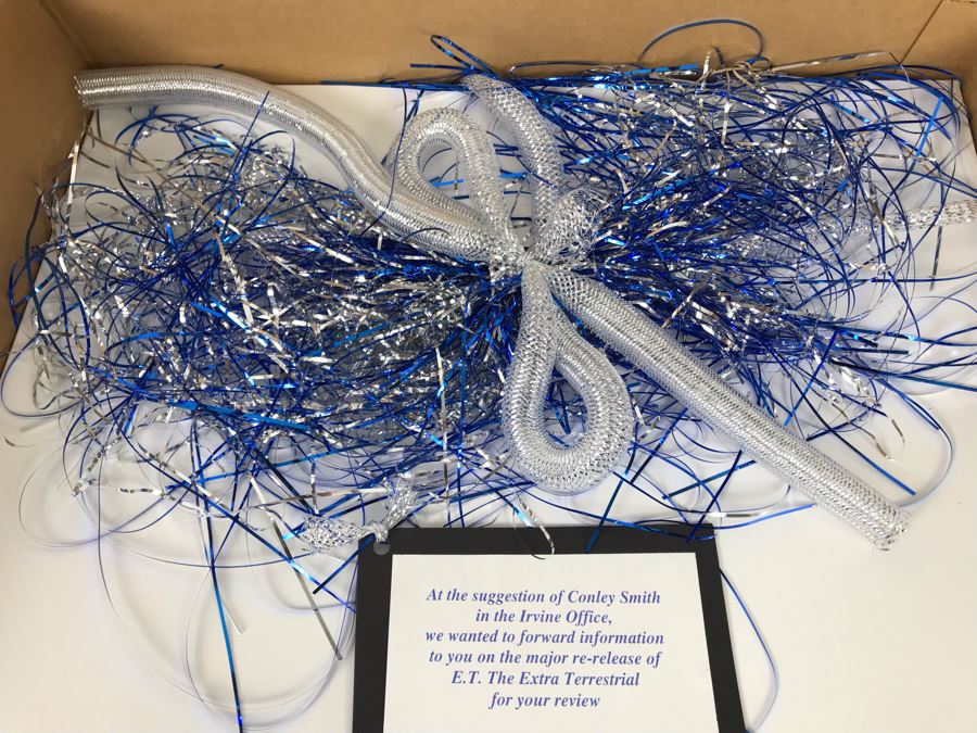 Exclusive E.T. Gift Box From Verizon To Client On The Major Re-Release Of E.T. The Extra Terrestrial With E.T. Coffee Cup And Collectible Movie Book - See Photos [Photo 19]