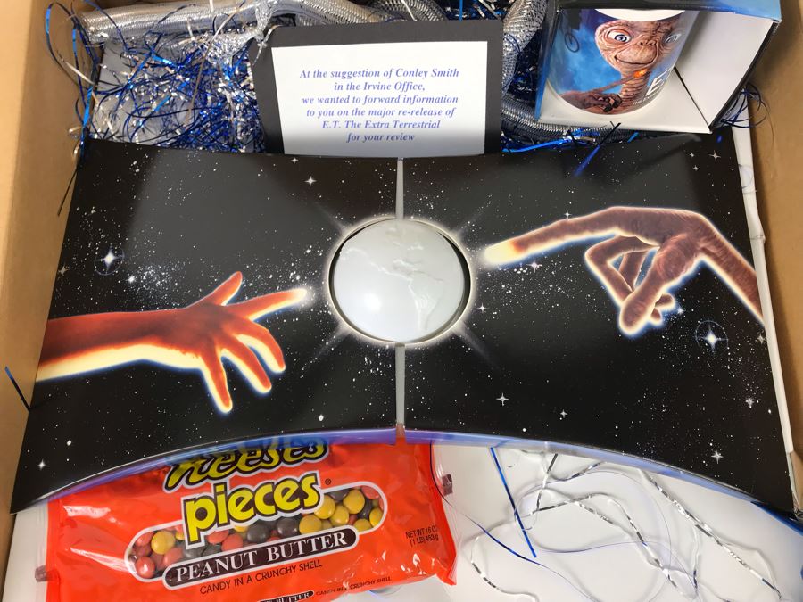 Exclusive E.T. Gift Box From Verizon To Client On The Major Re-Release Of E.T. The Extra Terrestrial With E.T. Coffee Cup And Collectible Movie Book - See Photos [Photo 2]