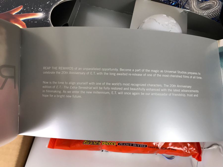 Exclusive E.T. Gift Box From Verizon To Client On The Major Re-Release Of E.T. The Extra Terrestrial With E.T. Coffee Cup And Collectible Movie Book - See Photos [Photo 38]