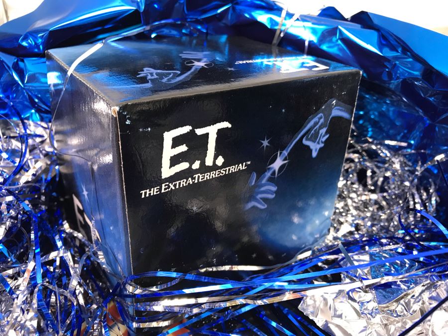 Exclusive E.T. Gift Box From Verizon To Client On The Major Re-Release Of E.T. The Extra Terrestrial With E.T. Coffee Cup And Collectible Movie Book - See Photos [Photo 11]
