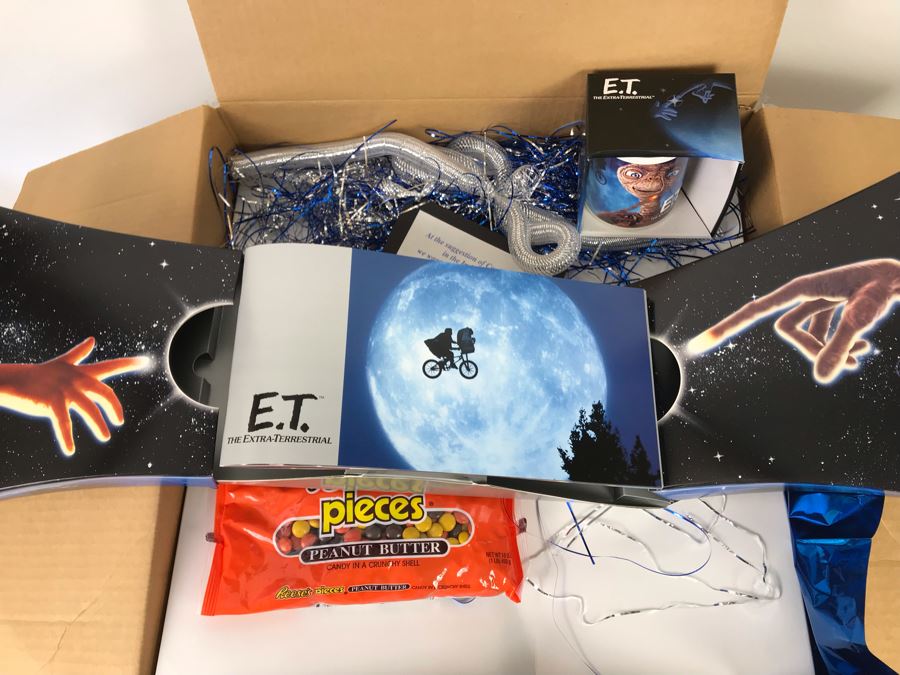 Exclusive E.T. Gift Box From Verizon To Client On The Major Re-Release Of E.T. The Extra Terrestrial With E.T. Coffee Cup And Collectible Movie Book - See Photos [Photo 6]