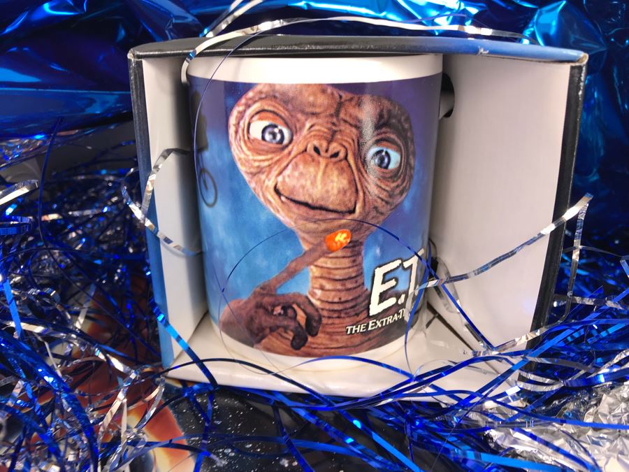 Exclusive E.T. Gift Box From Verizon To Client On The Major Re-Release Of E.T. The Extra Terrestrial With E.T. Coffee Cup And Collectible Movie Book - See Photos [Photo 8]