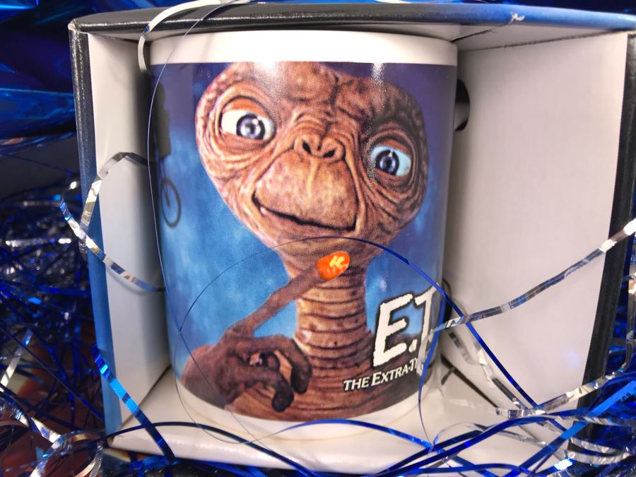 Exclusive E.T. Gift Box From Verizon To Client On The Major Re-Release Of E.T. The Extra Terrestrial With E.T. Coffee Cup And Collectible Movie Book - See Photos [Photo 9]