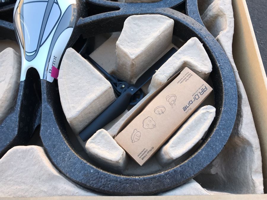 New Parrot AR Drone The Flying Video Game [Photo 12]