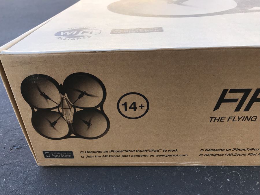 New Parrot AR Drone The Flying Video Game [Photo 4]