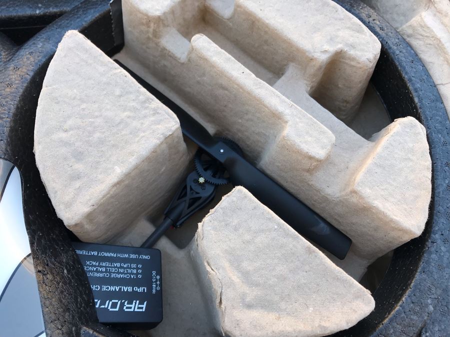 New Parrot AR Drone The Flying Video Game [Photo 15]