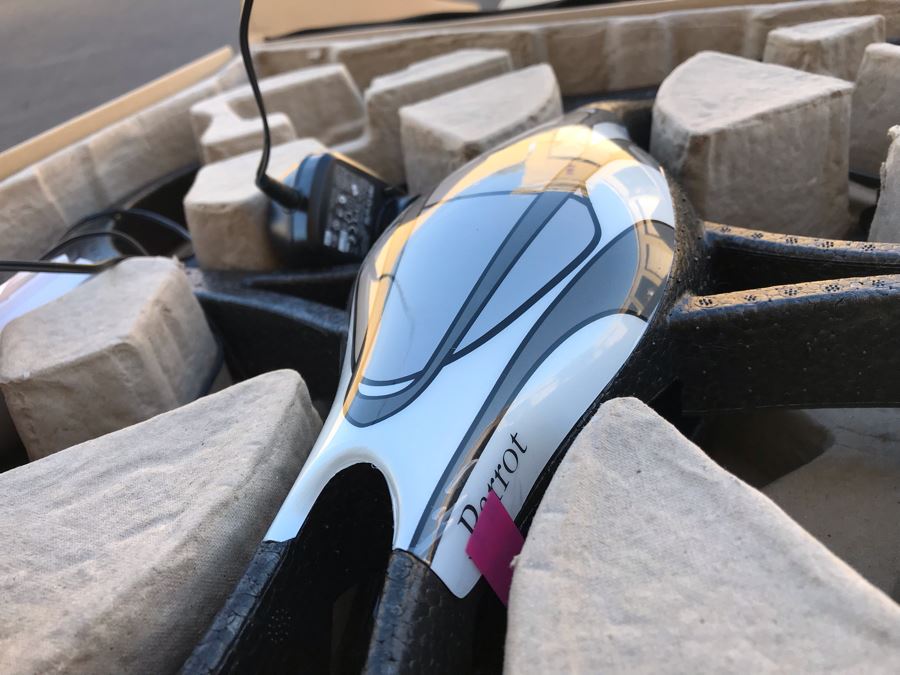 New Parrot AR Drone The Flying Video Game [Photo 16]